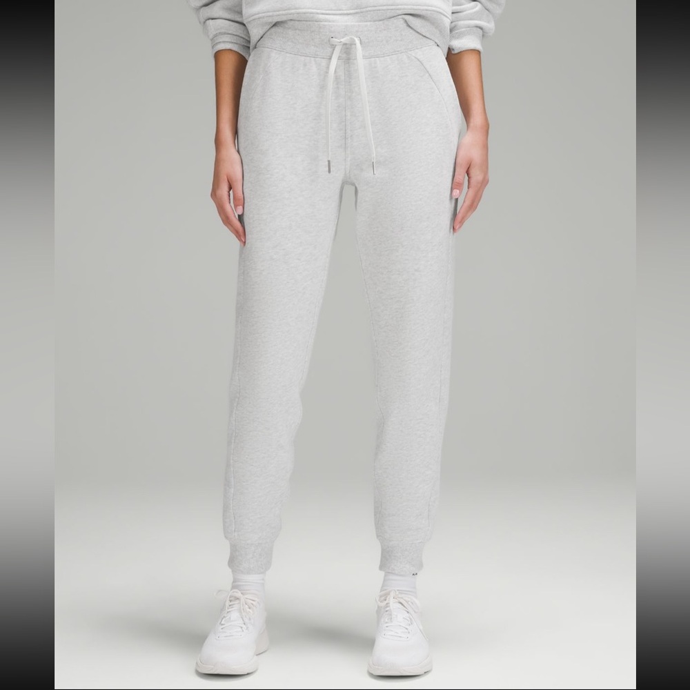 Lululemon size 8 Scuba High Rise Jogger